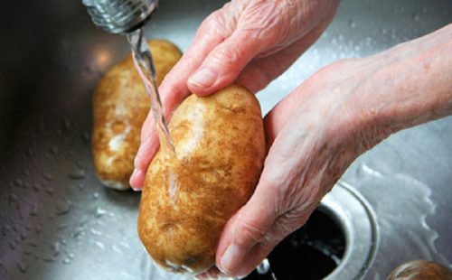Zemiaky zapečené so syrom v šupke. Rýchle a chutné lahodné jedlo