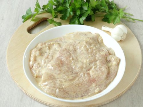 Myslíte si, že ponárať kuracie prsia do vajcia a múky je to najlepšie? TENTO nový nápad je geniálny