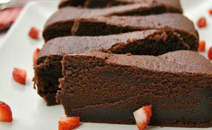 Božská čokoládová torta z 3 ingrediencií a kompletne bez múky