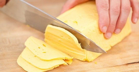 Domáci syr máte hotový okamžite a netreba žiaden syridlo. Začala som s malou dávkou ale teraz si robím celý hrniec
