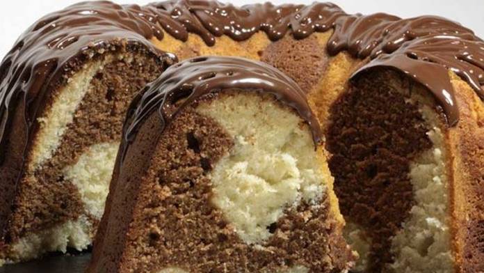 Dvojfarebná bábovka pripravená bez mlieka a vajec za 35 minút! Chutí vážne fantasticky