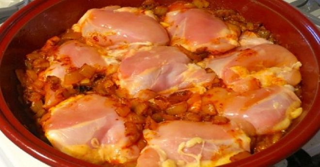 Kurací paprikáš s haluškami: Recept priniesla babička z Maďarska a nikto v rodine tomuto jedlu neodolá. Najlepšie chutí s maslovými haluškami!