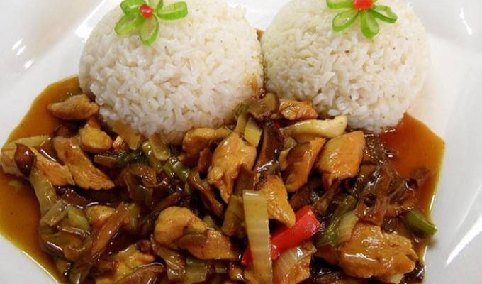 Tip na ľahký a chutný obed. Kuracie mäsko na čínsky spôsob podávané s ryžou