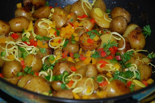 Marinované zemiaky po taliansky: Ich vôňa k Vám privolá všetkých susedov! Najlepšie je, že ich vôbec nemusíte lúpať!