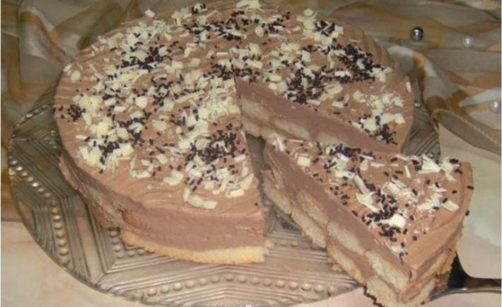 Nepečená čokoládová torta s piškótami vyzerá a chutí užasne!