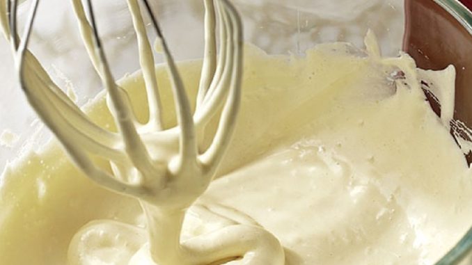 Univerzálne piškótové cesto pripravené len z 5 tich surovín za 15 minút – hodí sa do všetkých dezertov!