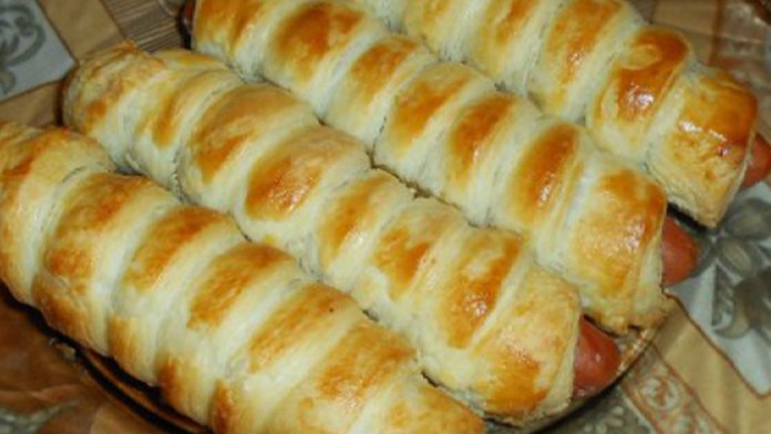 Zapečené párky v chrumkavom rožku: Obľúbená desiata hotová behom pár minút!