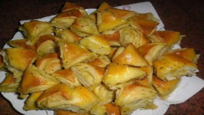 Babičkine cesnakové trojuholníčky – robím ich vždy z dvojitej dávky, pretože zo stola zmiznú behom chvíle!