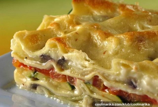 FIT šťavnaté lasagne s cuketou, baklažánom a parmezánovým bešamelom nielen pre vegetariánov!