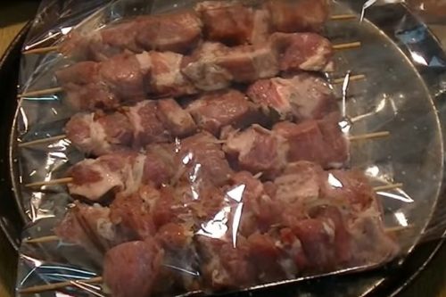 Mäso pripravované na kebab už nemusíte jesť len v prímorských krajinách. Vďaka tomuto báječnému triku si ho pokojne pripravíte aj dom