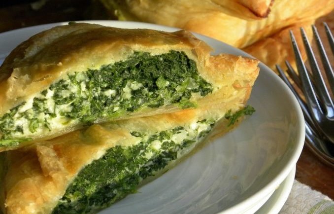 Špenátovo-syrové taštičky: Moja kamarátka pripravila na oslavu tieto chutné taštičky. Hneď po prvom uhryznutí som sa opýtala na recept!