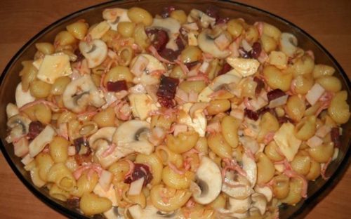 Zapečené pizza cestoviny. Vynikajúca voľba na chutný obed. Je to vcelku jednoduché a hlavne rýchle. Kto má rád cestoviny, určite si pochutí.