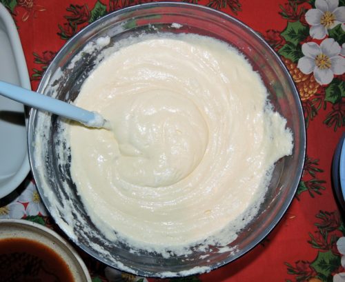 Tento úžasný koláč bude ozdobou Vašeho stolu. Recept je jednoduchý a bez pečenia!