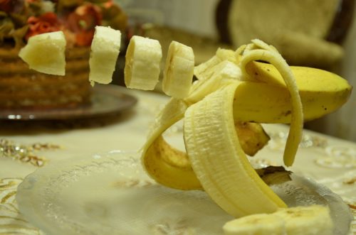 Tento úžasný koláč bude ozdobou Vašeho stolu. Recept je jednoduchý a bez pečenia!