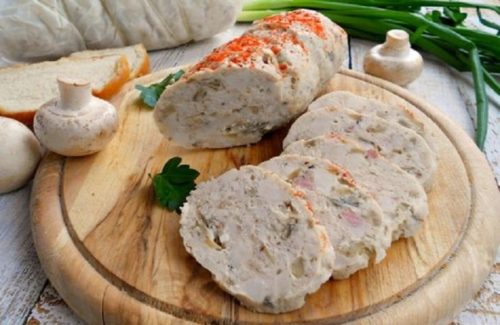 Ďalší výborný recept pre milovníkov kuracieho mäsa. Famózna kuracia roláda s cesnakom, ktorá Vám bude chutiť aj za studena!