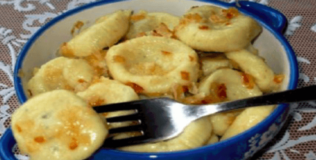 Ďalší dôkaz toho, že naše babičky boli v kuchyni kúzelníčky: Recept na najjednoduchšie krupicové knedličky do polievky i ako chutné jedlo!