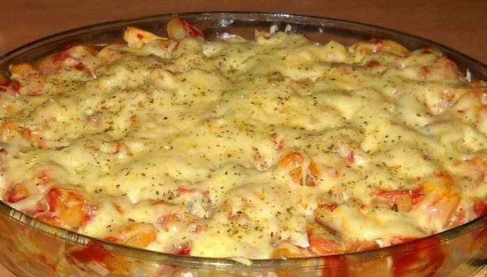 Zapečené pizza cestoviny. Vynikajúca voľba na chutný obed. Je to vcelku jednoduché a hlavne rýchle. Kto má rád cestoviny, určite si pochutí.