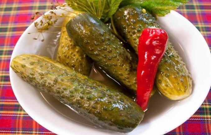 Recept na kyslé zavárané uhorky bez octu sa v našej rodine traduje už desiatky rokov! Lepšie som nikdy nejedla