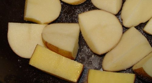 Tieto zemiaky som pripravila len raz a od tej doby by sme ich jedli každý deň: „Nafúknuté“ zemiaky bez kvapky oleja a predsa chutnejšie než hranolky!