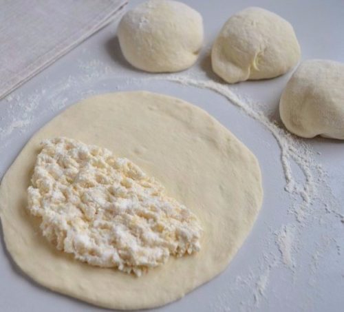 Cesnakové placky plnené báječnou syrovou náplňou pripravené za 20 minút!