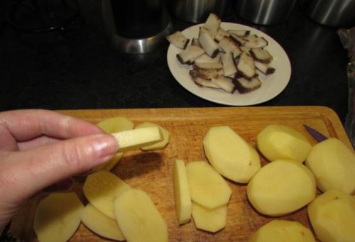 Tieto špízy so zemiakmi máte hotové okamžite a všetky ingrediencie má doma každý