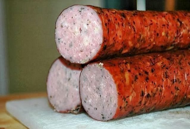 Domáca saláma z kuracieho mäsa, vám bude chutiť viac, než by ste si mohli myslieť, hotová dobrota