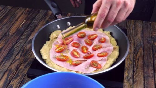 Už nikdy nebudete vyhadzovať starší chlieb do koša. Dala som ho na panvicu, pridala pár vecí a chutné jedlo bolo na stole