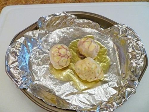 Tento fantastický recept na zapečený chlebíček som našla nedávno a od tej doby čo som ho vyskúšala, žiadnu inú slanú pochúťku nepripravujem