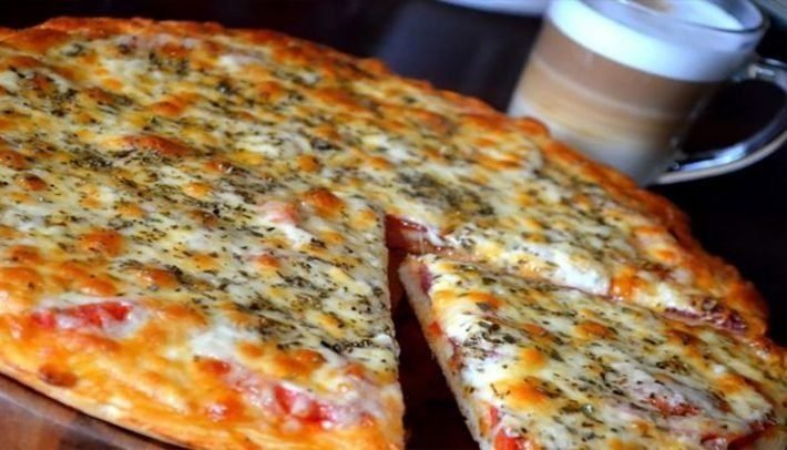 Pizza pripravená za 20 minút len ​​z 3-och ingrediencií! Použijete len to, čo máte radi! Famózne!