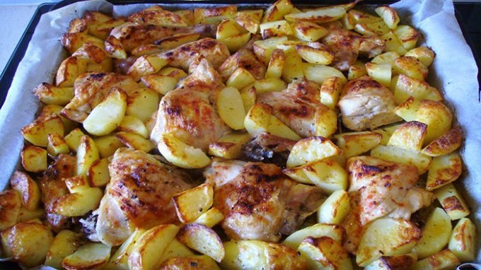 Pečené kura s majoránkovými zemiakmi na jednom pekáči 2v1!