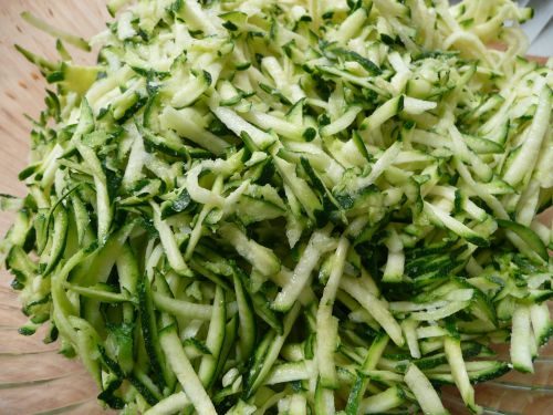 Cuketová pizza pripravená z Vašich obľúbených ingrediencií za 20 minút!
