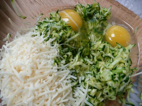 Cuketová pizza pripravená z Vašich obľúbených ingrediencií za 20 minút!
