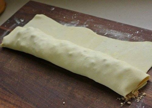Voňavý jablkový závin, ktorý sa rozplýva na jazyku. Chuť a vôňa tejto dobroty vás presvedčí, že nič lepšie si k šálke kávy ani nemôžete priať.