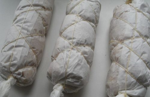 Ďalší výborný recept pre milovníkov kuracieho mäsa. Famózna kuracia roláda s cesnakom, ktorá Vám bude chutiť aj za studena!