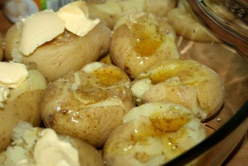Roztlačené zemiaky v rúre – majstrovské dielo kuchyne! Budete sa musieť udržať, aby ste nezjedli sami celý plech