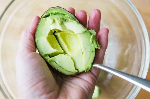 Chuťovka Guacamole: Tento zázrak z avokáda môžete mať na stole už za pár minút a keď sa ho naučíte pripraviť, hneď si ho zamilujete