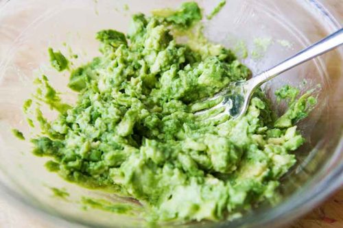 Chuťovka Guacamole: Tento zázrak z avokáda môžete mať na stole už za pár minút a keď sa ho naučíte pripraviť, hneď si ho zamilujete