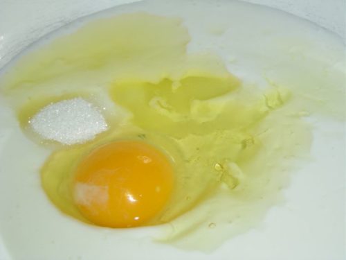 Kefírové placky plnené lahodným syrom, ktoré sa podobajú zemiakovým lokšiam.