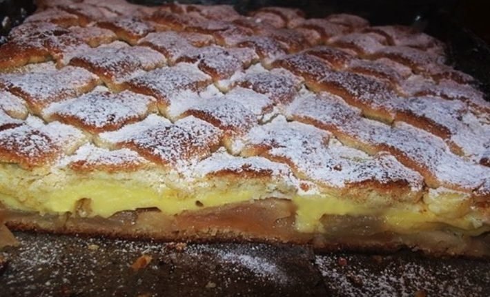 Chutný jablkový múčnik, ktorý zvládne pripraviť naozaj úplne každý! Chuť jabĺk a vanilkového pudingu Vás odzbrojí!