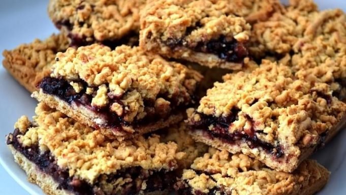 Chuť, ktorá Vám pripomenie detstvo: Recept na veľmi chutný koláč s marmeládou a posýpkou