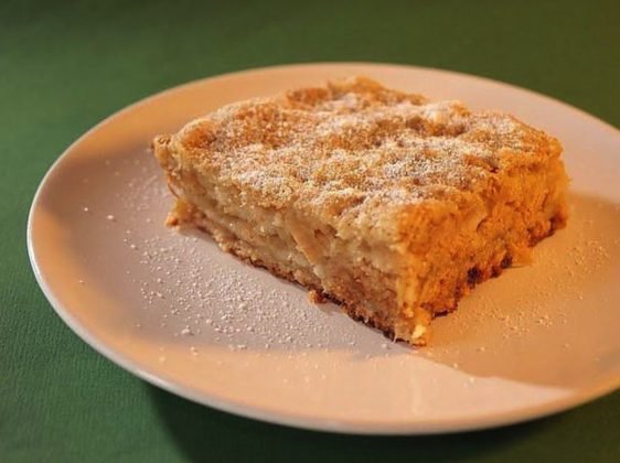 Rýchly maďarský jablkový koláč na ktorom by si pochutná celá vaša rodina