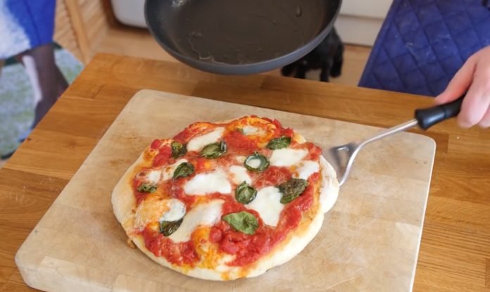 Mega rýchla a výborná pizza z panvice! Zaručená záchrana počas uponáhľaných dní.
