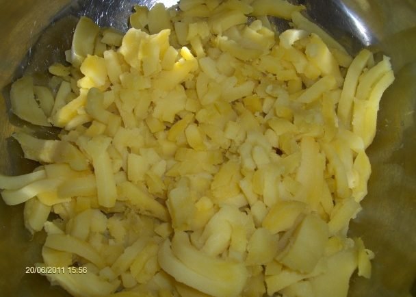 Konečne som našla recept na ten najlepší Slovenský zemiakový šalát. Iný už nerobím!