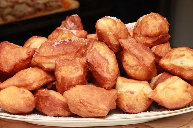 Sladká varianta šišiek je dôverne známa každému z nás. Skúste však zmenu a pripravte si šišky na slaný spôsob!