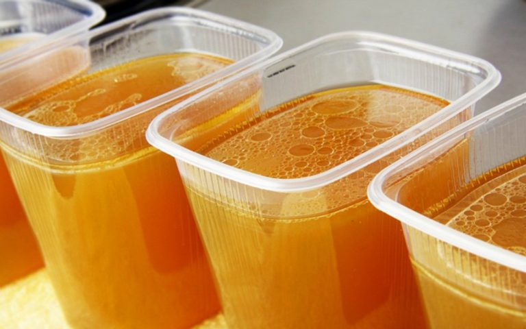 Klare Brühe kochen: Tipps für vollen Geschmack