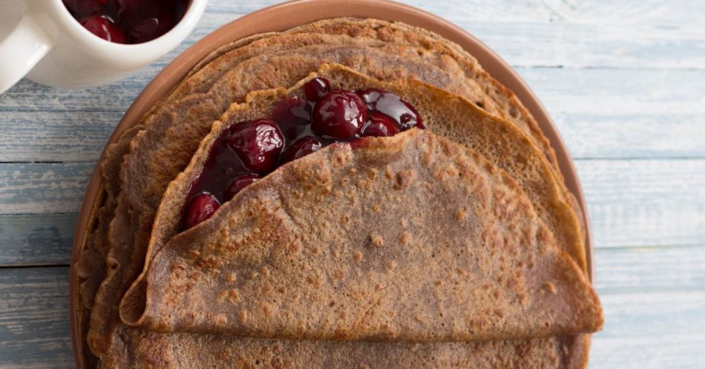 Čokoládové palacinky s višňovou omáčkou s brandy