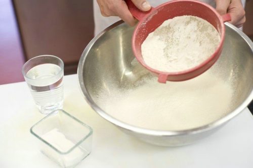 Domáca knedľa: Tento recept som podedila po mojej babičke a traduje sa u nás celé desaťročia. Ak sa ho naučíte, už si knedľu v obchode nikdy nekúpite