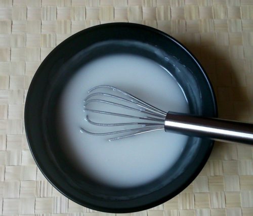 Pripravte si domácu polevu na zákusky a torty. Výborná poleva z troch ingrediencií.