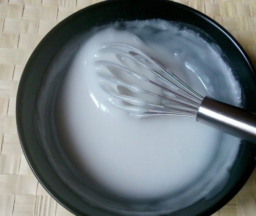Pripravte si domácu polevu na zákusky a torty. Výborná poleva z troch ingrediencií.