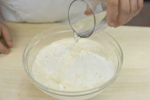 Domáca knedľa: Tento recept som podedila po mojej babičke a traduje sa u nás celé desaťročia. Ak sa ho naučíte, už si knedľu v obchode nikdy nekúpite